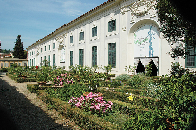 Fig. 1. The Limonaia, Boboli Gardens, Florence (courtesy Istituto e Museo di Storia della Scienza, Florence, 65736).