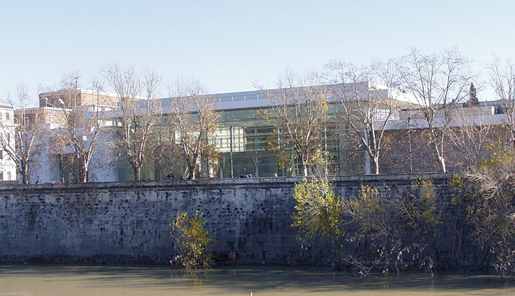 Fig. 2. The Ara Pacis Museum, view from the south bank of the Tiber (courtesy Sovraintendenza ai Beni Culturali del Comune di Roma).